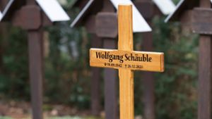 Offenburger Staatsschutz ermittelt: Unbekannte schaufeln Loch in Grab von Wolfgang Schäuble