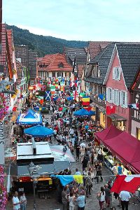 Haslachs Altstadt wird am Samstag bei der Europäischen Nacht zur Bühne für internationale Kulinarik. Am Sonntag sorgen dann Kleinkünstler für Unterhaltung. Foto: Stadt Haslach
