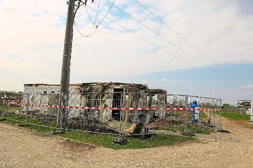 Beim Brand am frühen Sonntagmorgen in der Mahlberger Flüchtlingsunterkunft wurden zwei Container zerstört. Die Ermittler gehen derzeit davon aus, dass das Feuer absichtlich gelegt wurde.    Foto: Decoux-Kone
