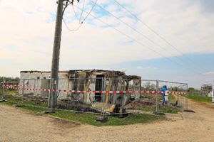 Beim Brand am frühen Sonntagmorgen in der Mahlberger Flüchtlingsunterkunft wurden zwei Container zerstört. Die Ermittler gehen derzeit davon aus, dass das Feuer absichtlich gelegt wurde.    Foto: Decoux-Kone
