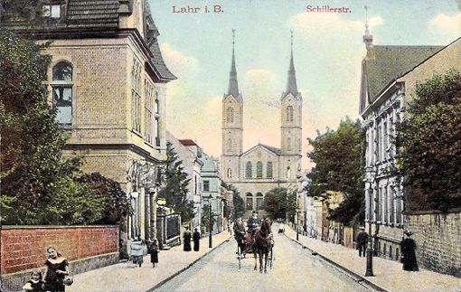 Diese nachträglich kolorierte Aufnahme der Schillerstraße ist um das Jahr 1900 entstanden.  Foto: Archiv Klein