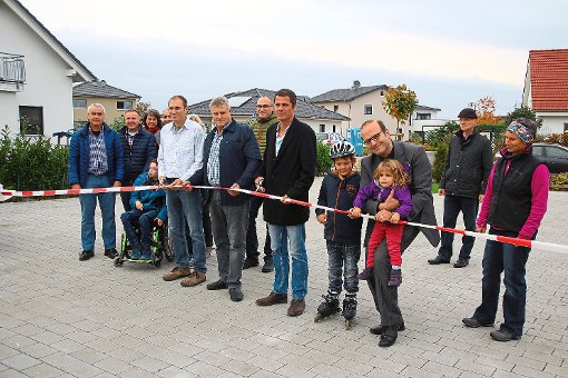 Mit dem Durchschneiden des Absperrbands wurde der Begegnungsplatz offiziell eingeweiht. Foto: Lehmann Foto: Lahrer Zeitung