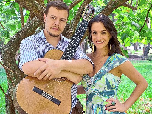 Amore Som sind die Sängerin Alana Moraes und der Gitarrist Gabriel Selvage aus Brasilien. Dieses Jahr sind sie erstmals auf Deutschland-Tour.  Foto: Promo