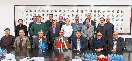 Die Mitglieder der Delegation aus dem Ortenaukreis stellten sich nach den erfolgreichen Vertragsunterzeichnungen mit den chinesischen Handelspartnern zu einem Gruppenbild auf.  Foto: LRA