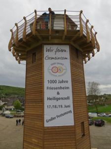 Impressionen zur Fertigstellung des Leuchtturms, der als Wahrzeichen zur 1000-Jahr-Feier in Heiligenzell gilt.  Foto: Bohnert-Seidel