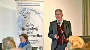 Wolfgang G. Müller war Mitorganisator, aber auch Referent beim Langsdorff-Symposium. Links ist die Lahrer Stadthistorikerin Elise Voerkel zu sehen. Foto: Baublies/s