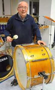Seit 60 Jahren spielt Edwin die große Trommel in der Trachtenkapelle Schuttertal.  Foto: Dach