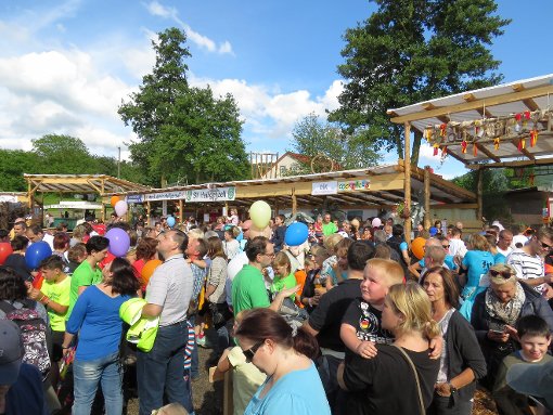 Die Luftballonaktion der Kindergärten war ein Symbol der Gemeinschaft von Friesenheim und Heiligenzell. Foto: Bohnert-Seidel Foto: Lahrer Zeitung