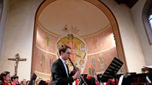 Solist Philipp Vetter beim Höhepunkt des Konzerts – dem  Klarinettenkonzert von Satoshi Yagisawa Foto: Dorn