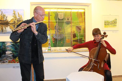 Virtuose Improvisationen von Christoph Haarmann und seiner Tochter Ingrid schafften Übergänge zwischen den Lesungen.  Fotos: Störr Foto: Schwarzwälder-Bote