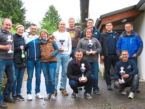 Die glücklichen Sieger des Kippenheimer Vereinsschießens mit ihren Pokalen  Foto: Schützenverein