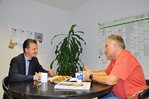 Thorsten Frei (links) im Gespräch mit SchwaBo-Redakteur Eckhard Gräff. Foto: Kleinberger