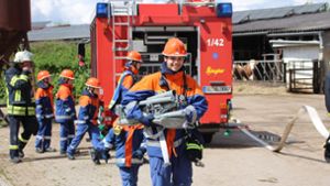 Feuerwehrnachwuchs „rettet“ und „löscht“: Schwanauer Jugend meistert souverän ihre Jahresübung