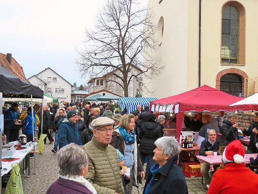 Die Besucher strömten auf den Friesenheimer Weihnachtsmarkt mit seinen mehr als 80 Ständen.  Foto: Bohnert-Seidel