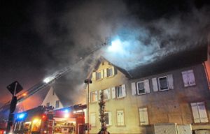Beim Brand eines Gemeindewohnhauses in Nonnenweier Anfang Mai vergangenen Jahres leistete die Feuerwehr laut den Kommandanten gute Arbeit.  Foto: Archiv: Künstle