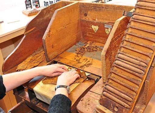 Die Manufaktur »Herr Lehmann« in Lahr stellt mit Tabak aus dem Ried Zigarren noch in Handarbeit her. Foto: Achnitz