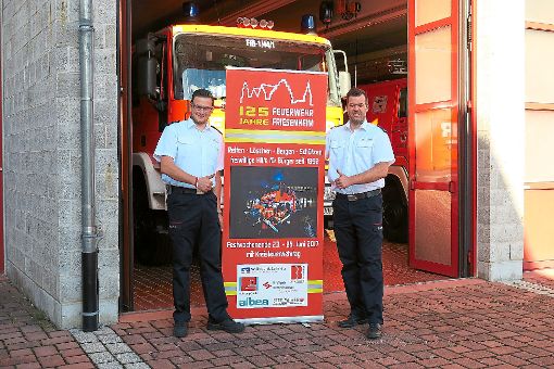 Timo Tscheschlog (links), stellvertretender Abteilungskommandant und Fabian Steppacher, Abteilungskommandant, freuen sich auf ein riesiges Feuerwehrfest in Friesenheim.   Foto: cbs