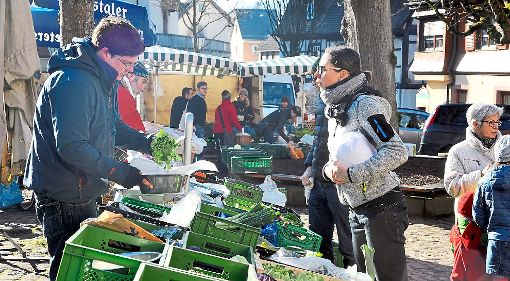 Der Seelbacher Wochenmarkt ist bei den Bürgern beliebt – auch als Treffpunkt.  Foto: Baublies