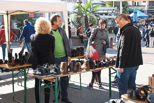 Viele Menschen nutzten die Gelegenheit zum Sonntagseinkauf in Herbolzheim. Fotos: Meier Foto: Lahrer Zeitung