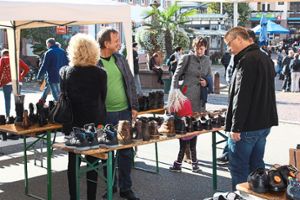 Viele Menschen nutzten die Gelegenheit zum Sonntagseinkauf in Herbolzheim. Fotos: Meier Foto: Lahrer Zeitung