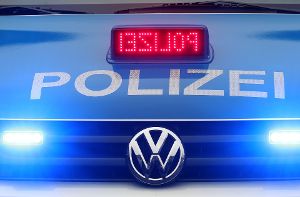Bei einem Unfall in Baiersbronn entstanden 5500 Euro Sachschaden. Eine Mercedes-Fahrerin war in einen entgegenkommenden Sattelzug geknallt. (Symbolbild) Foto: dpa