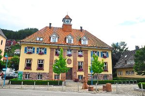 Cusumano-Schmieder Hausach wird die Malerarbeiten am Oberwolfacher Rathaus erledigen.  Foto: Steitz Foto: Schwarzwälder-Bote