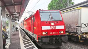 Wenn es nach den Plänen der Deutschen Bahn geht, sollen in Lahr ab 2042 Züge halten, die bis zu 250 Stundenkilometer fahren können. Außerdem soll der Bahnhof ein weiteres Gleis samt Bahnsteig erhalten. Foto: Braun