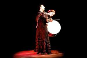 Der Percussionist Murat Coskun begleitet die Flamencotänzerin Bettina Castaño. Foto: Schmauss Foto: Lahrer Zeitung
