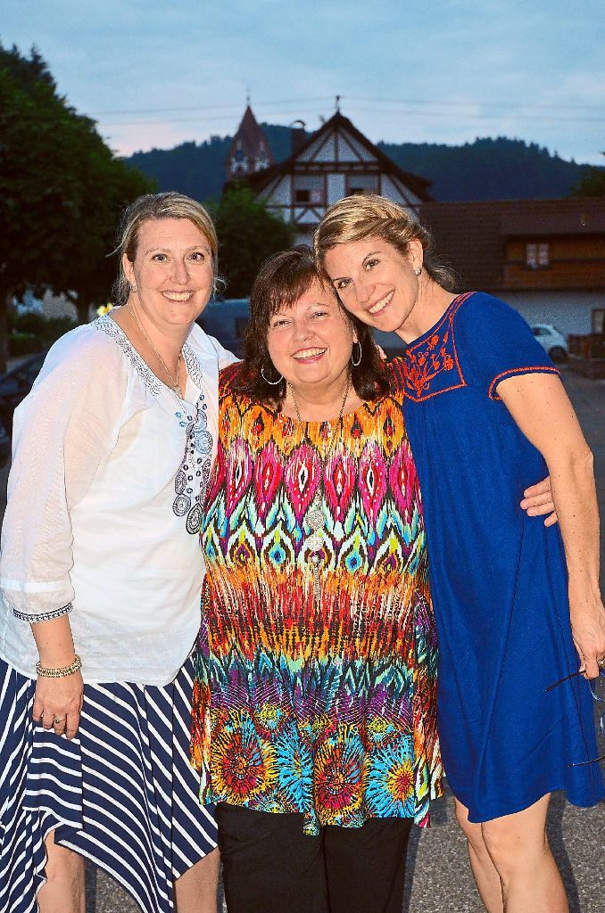 Laurel Nikolai (von links), Claudia Dach und Jennifer Nikolai hatten sich seit 40 Jahren nicht mehr gesehen – damals hatte die Schuttertälerin als Babysitter auf die kanadischen Mädchen aufgepasst.