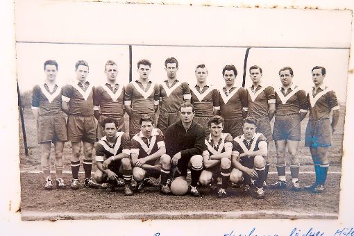 Die Meistermannschaft der Saison 1955/56 gehört zu den Legenden des SC Friesenheim. Dessen 90-jährige Geschichte ist reich an Auf- und Abstiegen. Geblieben ist dem Verein die hervorragende Förderung der Jugend. Foto: privat