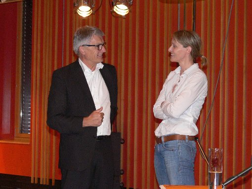 Bürgermeister Manfred Wöhrle freute sich, die gebürtige Hausacherin Nicole Armbruster zu begrüßen.  Foto:  Kumpf Foto: Schwarzwälder-Bote