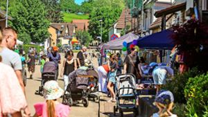Dritter Dorfflohmarkt kommt gut an: Hunderte Besucher gehen in Ettenheimweiler auf Schnäppchenjagd