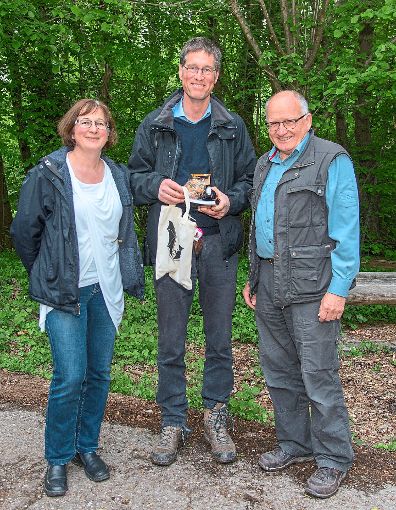 Freude über die Auszeichnung (von links): Silke Dorst-Jundt, Jochen Paleit und Edmund Hensle  Foto: Stadt
