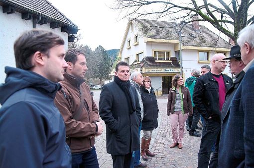 Frank Silzer (Mitte) will als Bürgermeister kandidieren. Foto: Reinhard