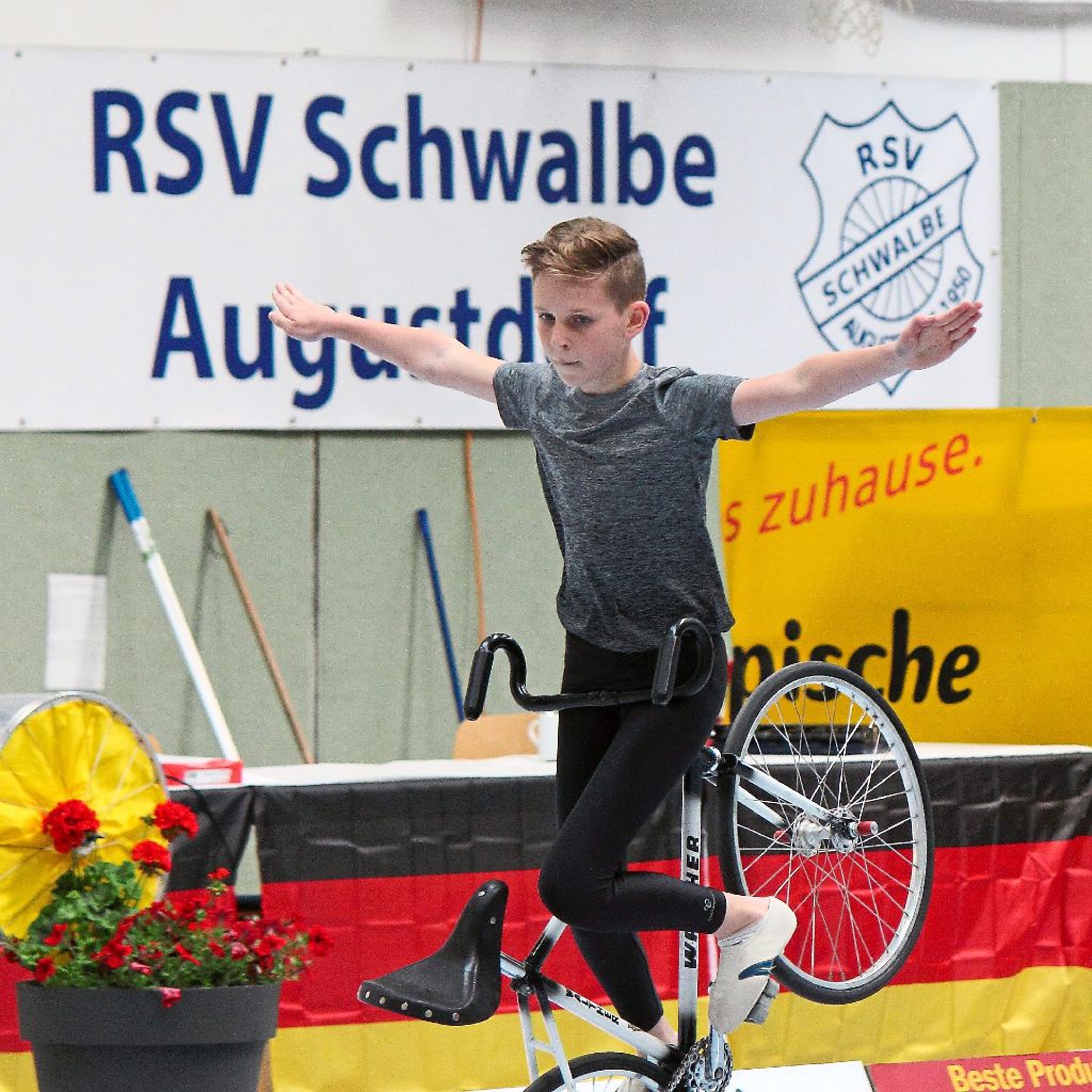 Mit zwölf Jahren ist Mario Stevens der jüngste Gutacher RSVler bei der Schüler-DM im Einer-Kunstradfahren.  Foto: Wurth