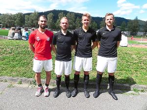 Die Neuzugänge des SV Hausach (von links): Meller Aziz (Trainer), Philipp Vomrath, Marius Gür und Clemens Herrmann (Co-Trainer).  Foto: Hug