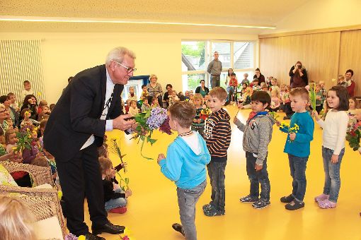 160 Kinder feierten die letzten Amtstage von Noch-Bürgermeister Heinz Winkler.  Foto: Störr