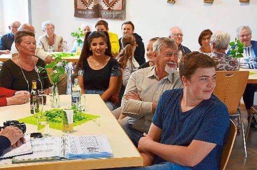 Die Vertreter des Neurieder Jugendrats erzählten den Senioren in Ichenheim von ihrer Arbeit.   Foto: Bühler