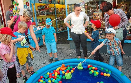 Auch in diesem Jahr können die Kinder in der Marktstraße ihr Geschick beim Entenangeln beweisen.  Foto: Archiv