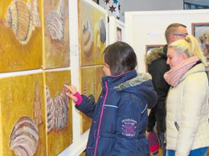 Schüler haben ihre Werke in der Aula des Bildungszentrums präsentiert.  Foto: Bohnert-Seidel