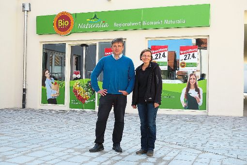 Rolf Steiner von der Regionalwert AG und Irene Krieg sind die beiden Geschäftsführer des neuen Bio-Marktes im Herzen von Friesenheim.  Foto: cbs