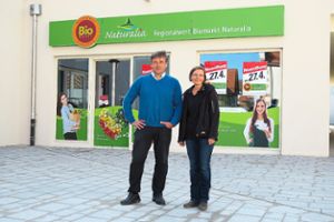 Rolf Steiner von der Regionalwert AG und Irene Krieg sind die beiden Geschäftsführer des neuen Bio-Marktes im Herzen von Friesenheim.  Foto: cbs
