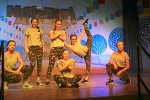 Die jungen Tänzerinnen bekamen viel Applaus für ihren selbst einstudierten Tanz.  Foto: Masson