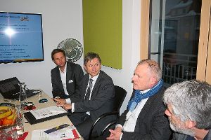 Christian Melle (von links), Helmut Hildebrand, Rainer Hinderer und Andreas Kenner in der Diskussion Fotos: Kornfeld Foto: Schwarzwälder-Bote