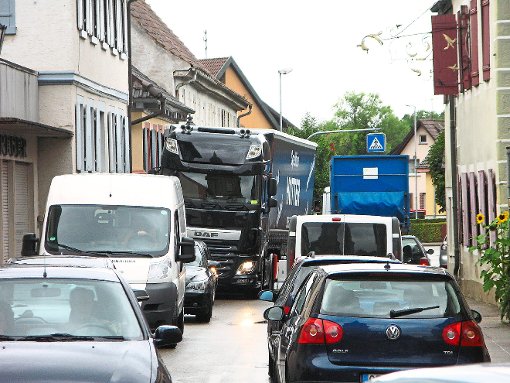 Nadelöhr Schutterner Hauptstraße: Mit dem Lastwagen wird’s hier eng. Foto: Bohnert-Seidel Foto: Lahrer Zeitung