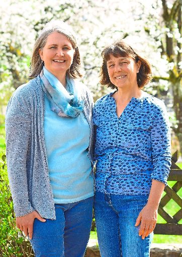 Renate Moser (links) und Veronika Schenk sind seit zehn Jahren als Trauerbegleiterinnen in Schuttertal aktiv und informieren Interessierte über ihr Engagement.  Foto: Dach