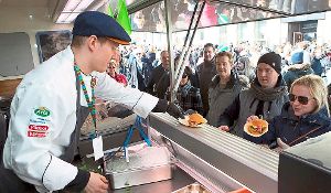Street-Food-Festivals gibt es mittlerweile in vielen europäischen Städten. Am Wochenende kommt der Trend, der in den USA entstanden ist, auch nach Lahr.   Foto: Korhonen