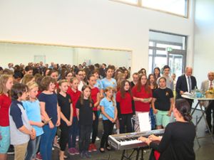 Der Schulchor des Bildungszentrums Friesenheim eröffnete die Abendveranstaltung.  Foto: Bohnert-Seidel Foto: Lahrer Zeitung
