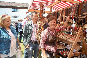 Der Schellenmarkt auf dem Fohrenbühl hat an Pfingsten wieder viele Besucher angezogen. Mit Schellen sind unter anderem Kuh- und Ziegenglocken gemeint, die unter anderem an den Ständen angeboten wurde.   Foto: Bea