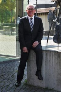 Heinz Winkler vor dem Haus der Musik, einem für ihn sehr bedeutenden Platz in Haslach. Es wurde mithilfe der Prinzbach-Stiftung finanziert.  Foto: Kleinberger